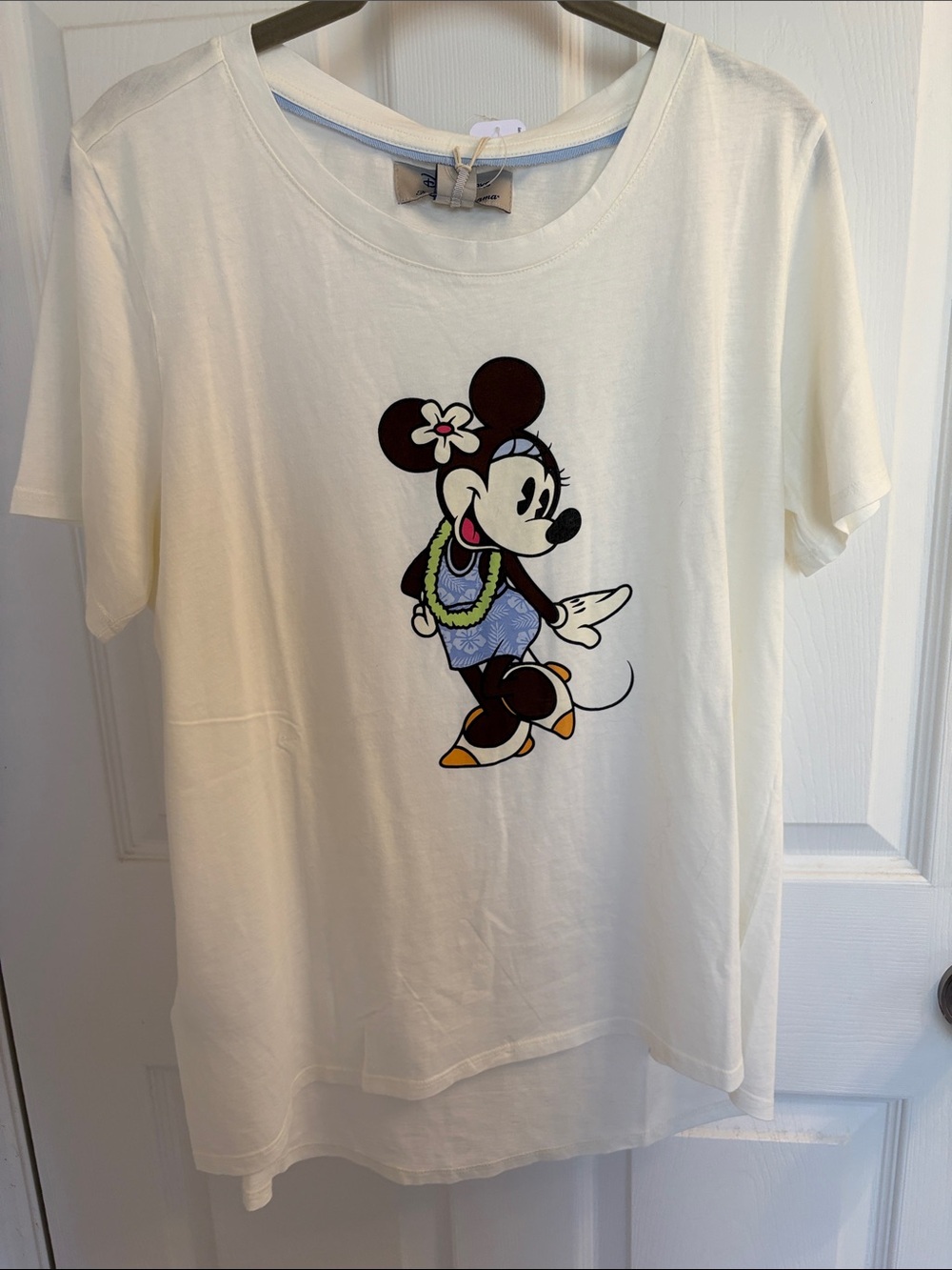 Tommy Bahama Disney  Minnie Mouse Graphic Tee shirt longer